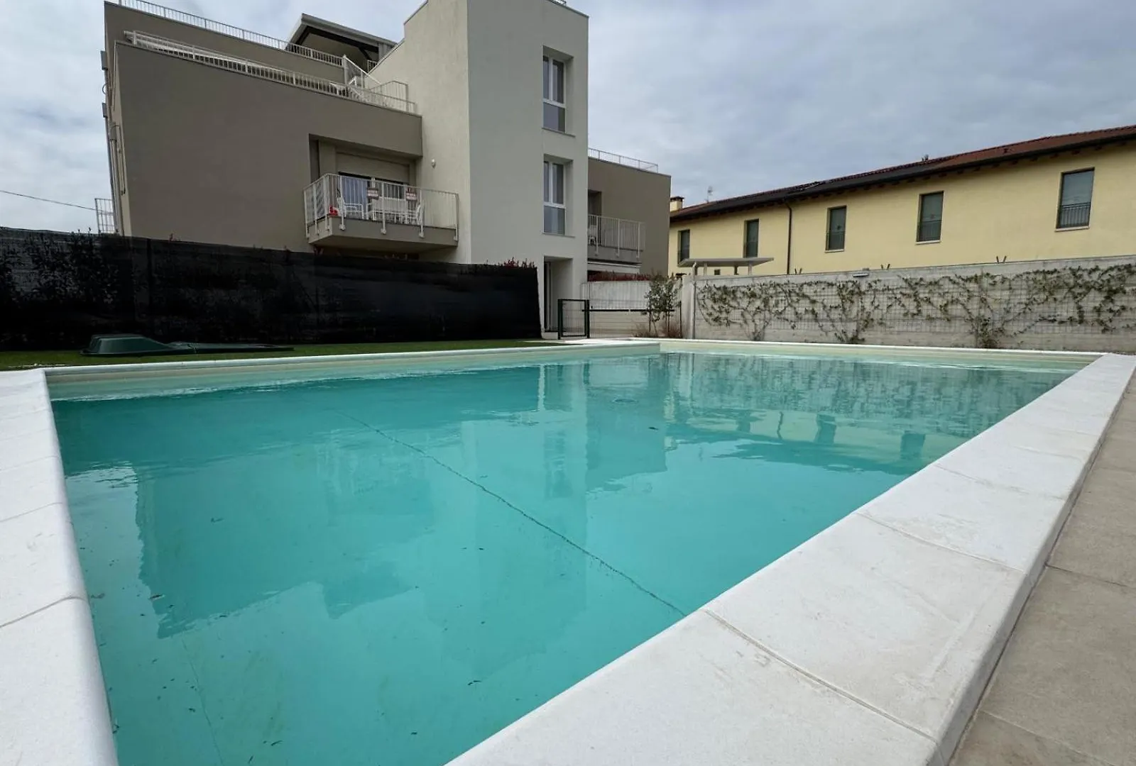 The Lake Breeze - Residence With Pool Peschiera del Garda Italy